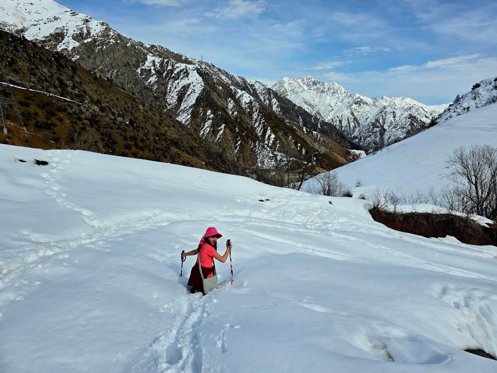 A High Mountain Snow Hike with My&nbsp;Girl